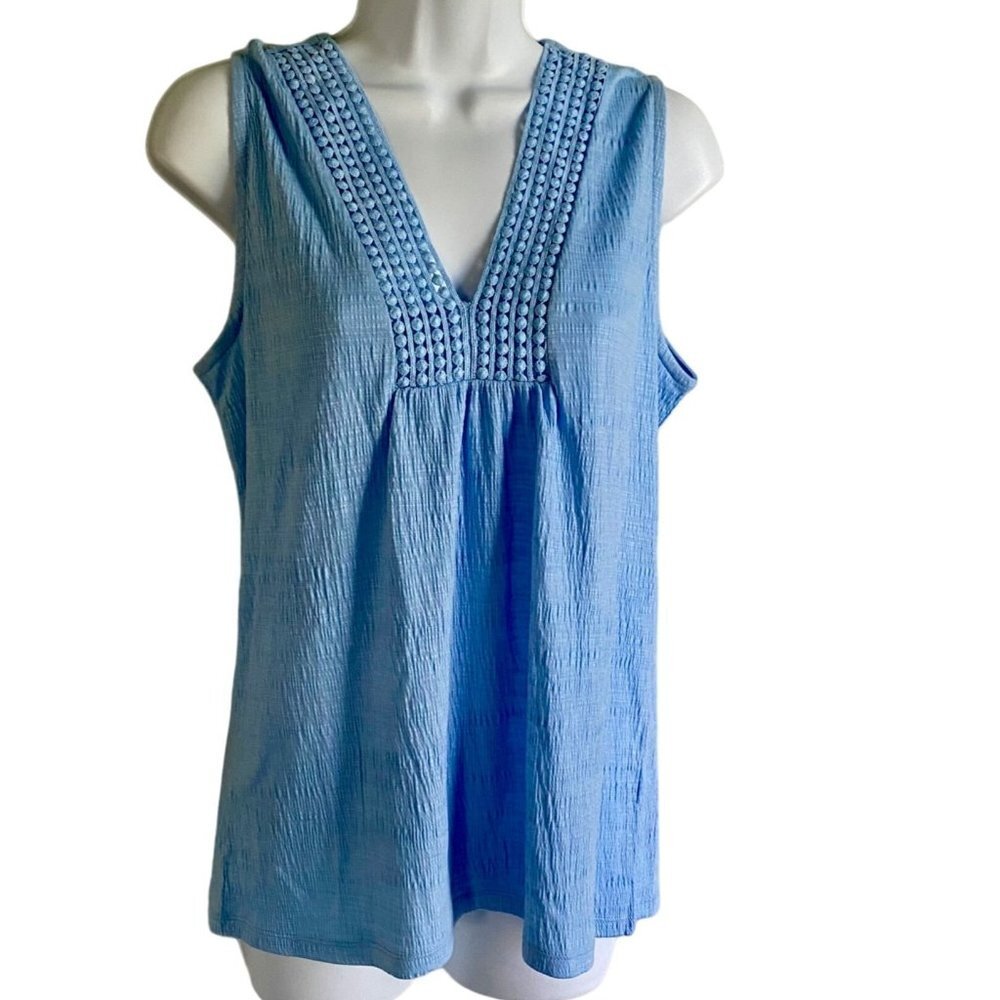 Juniper + Lime Light Blue Detailed Neckline Sleeveless Top Women's Medium NEW
